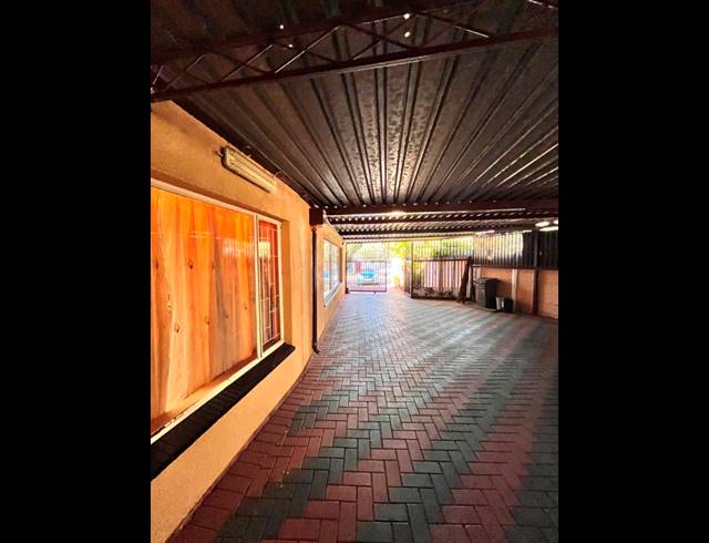 3 BEDROOM PROPERTY TO RENT IN DORANDIA